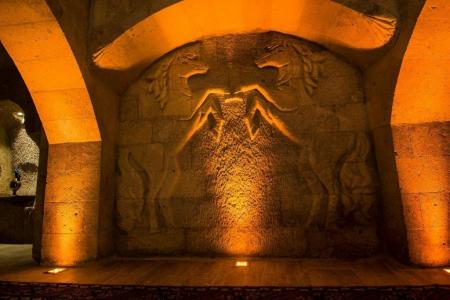 Caldera Cave & Restaurant - 389