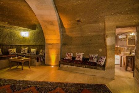 Caldera Cave & Restaurant - 275
