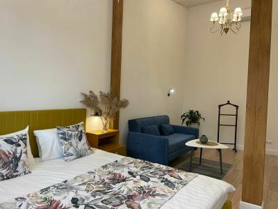 "ЛАСТОЧКИНО ГНЕЗДО" - 119