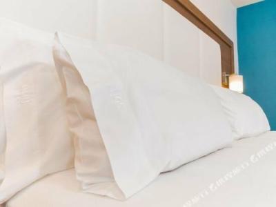 Holiday Inn Express & Suites HOLLYWOOD WALK OF FAME by IHG - 84
