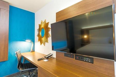 Holiday Inn Express & Suites HOLLYWOOD WALK OF FAME by IHG - 230
