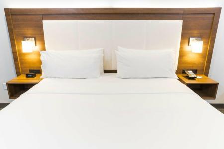 Holiday Inn Express & Suites HOLLYWOOD WALK OF FAME by IHG - 152