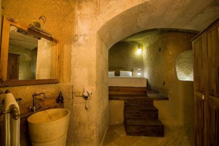 Caldera Cave & Restaurant - 255