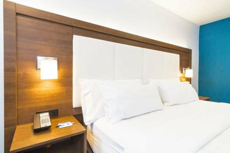 Holiday Inn Express & Suites HOLLYWOOD WALK OF FAME by IHG - 73
