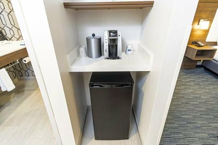 Holiday Inn Express & Suites HOLLYWOOD WALK OF FAME by IHG - 229