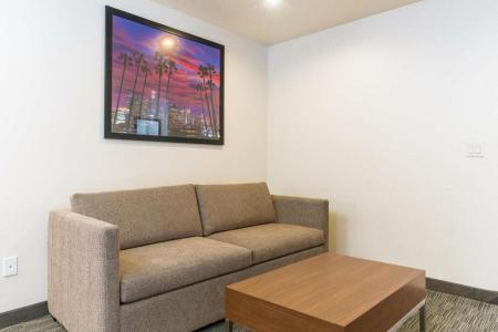 Holiday Inn Express & Suites HOLLYWOOD WALK OF FAME by IHG - 29