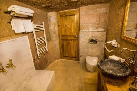 Caldera Cave & Restaurant - 126
