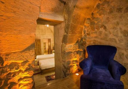 Caldera Cave & Restaurant - 512