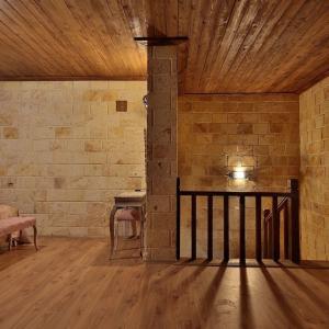 Elevres Stone House - 283