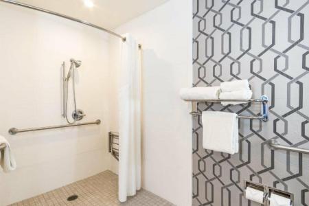 Holiday Inn Express & Suites HOLLYWOOD WALK OF FAME by IHG - 69