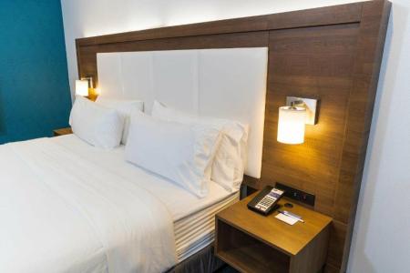 Holiday Inn Express & Suites HOLLYWOOD WALK OF FAME by IHG - 21