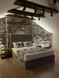 "ЛАСТОЧКИНО ГНЕЗДО" - 105