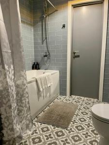 "ЛАСТОЧКИНО ГНЕЗДО" - 108