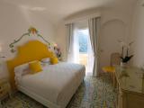 Queen Class with private outdoor Jacuzzi, private terrace Double Suite with sea view